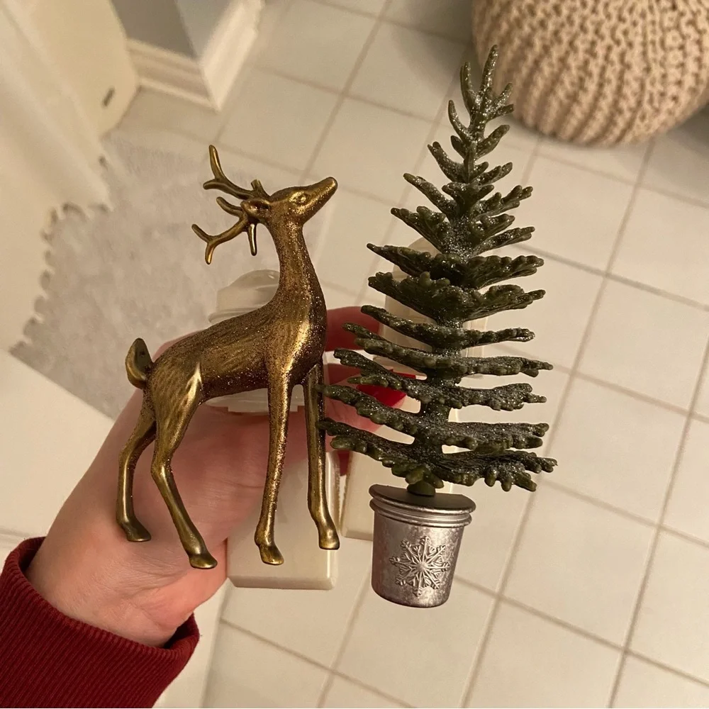 Bath & Body Works Christmas Wallflowers - Picture 1 of 5
